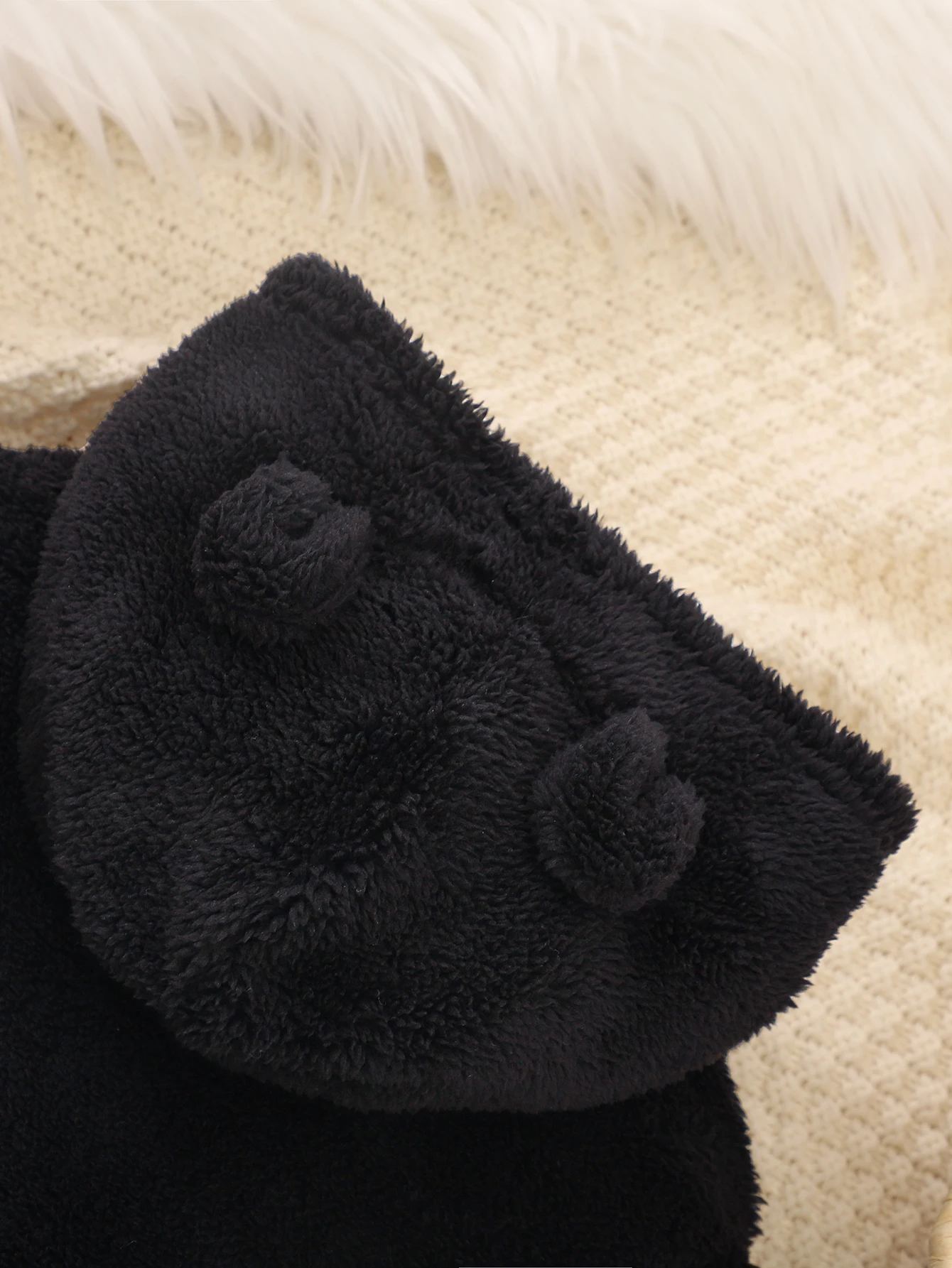 Sudadera negra de felpa con capucha y orejas de oso para niño - imagen 2