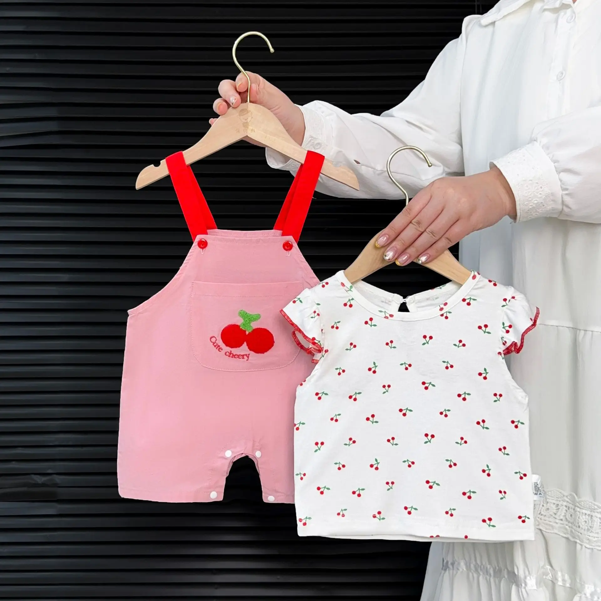 Conjunto de ropa para niñas de 9m -3T, camiseta de cereza con manga acampanada y monos bordados, traje para niñas de 2 uds.