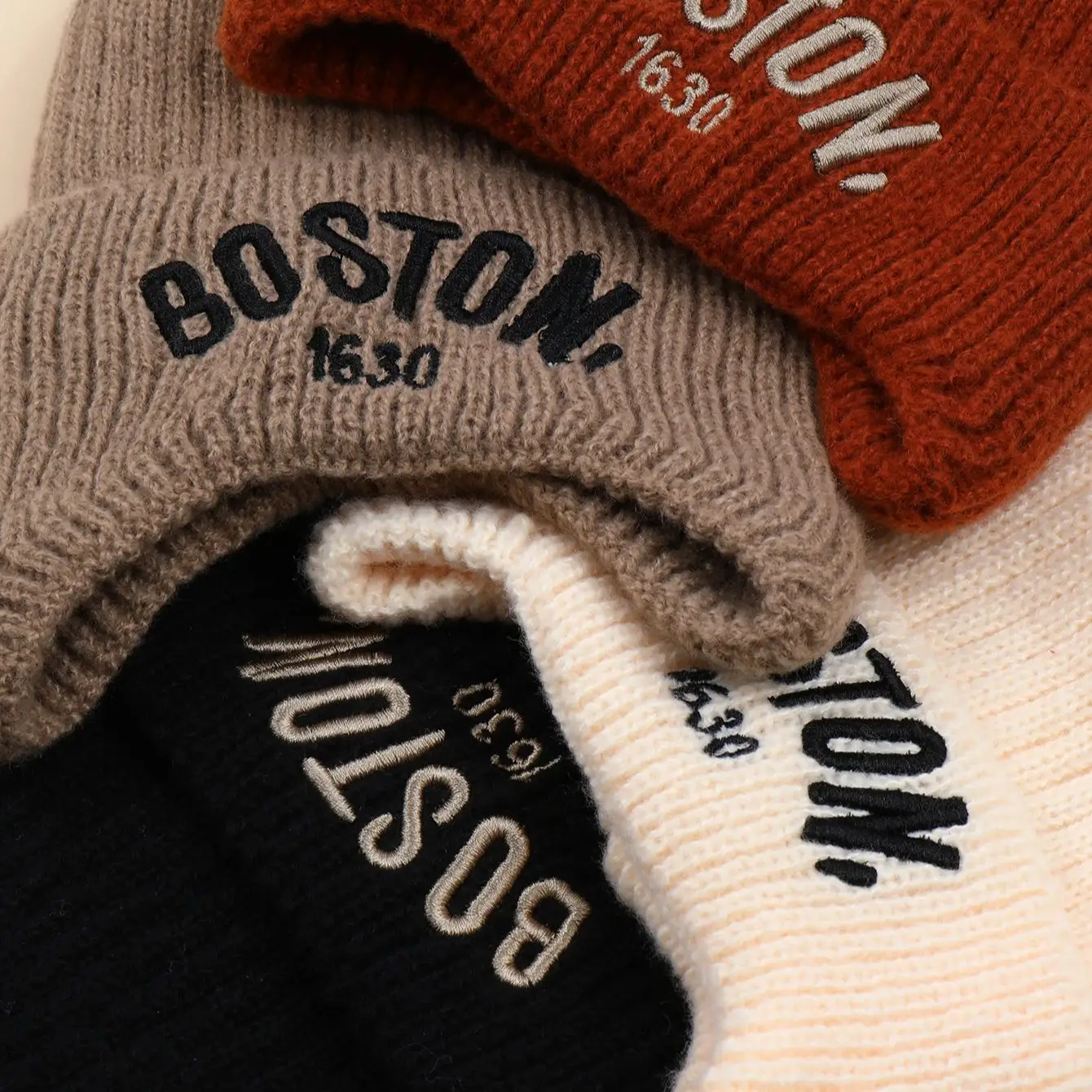 Gorro de lana bebé Boston – cálido de punto con letras liso - imagen 4