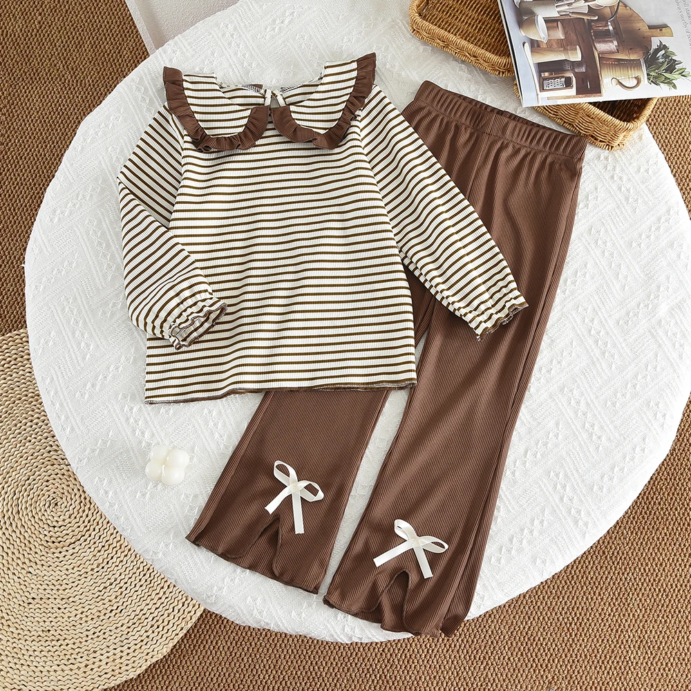 Conjunto infantil de rayas con lazo para niña