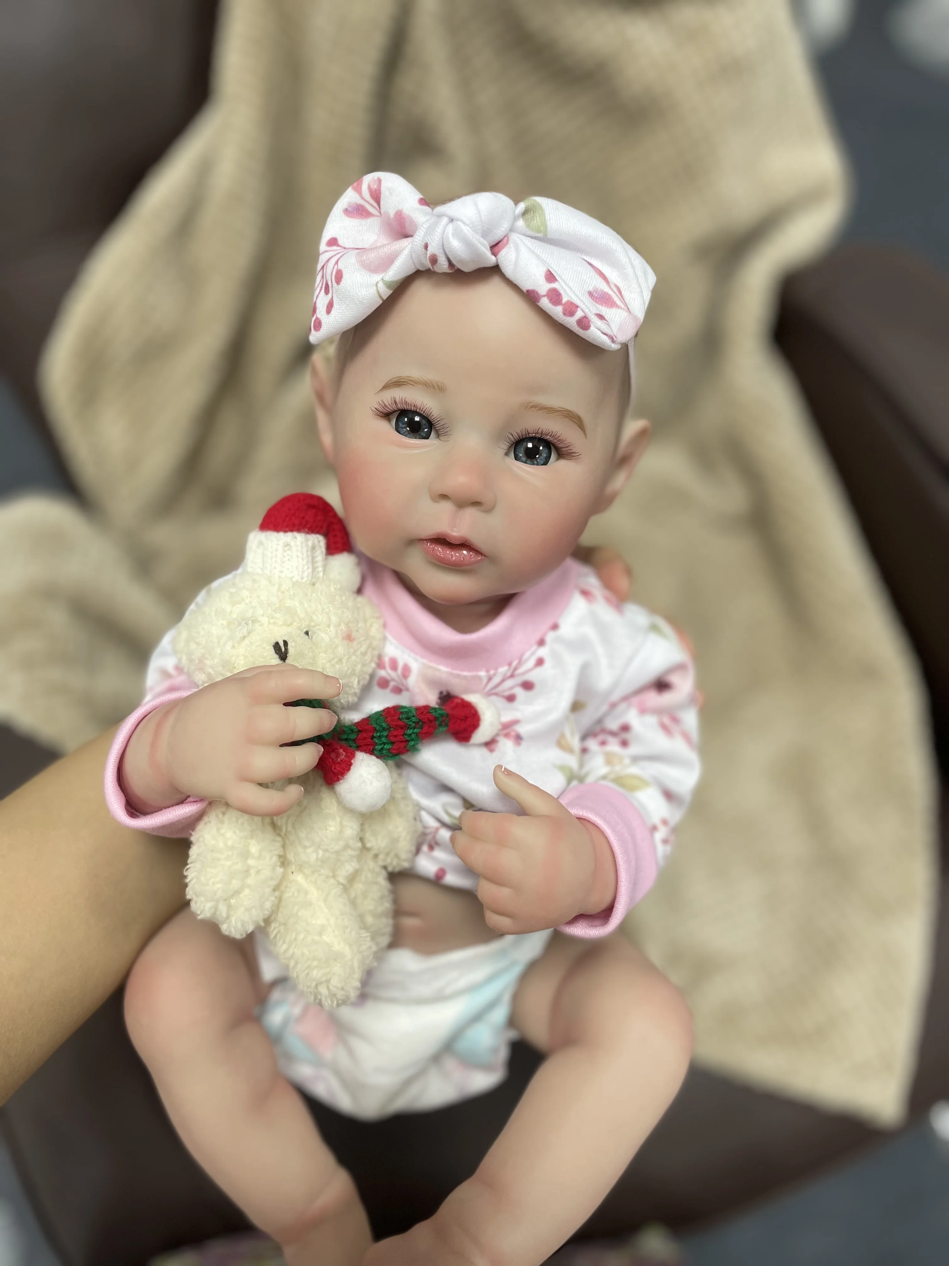 Muñeca reborn realista de vinilo y silicona – Acabado artesanal - imagen 5