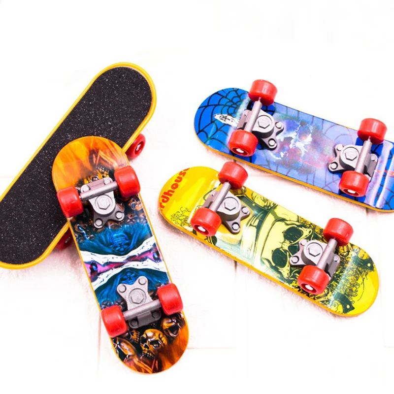 Dos ruedas - Detalle patineta dedo