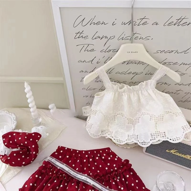 Conjunto western floral para niña pequeña – Camiseta, pantalones de lunares y falda - imagen 4