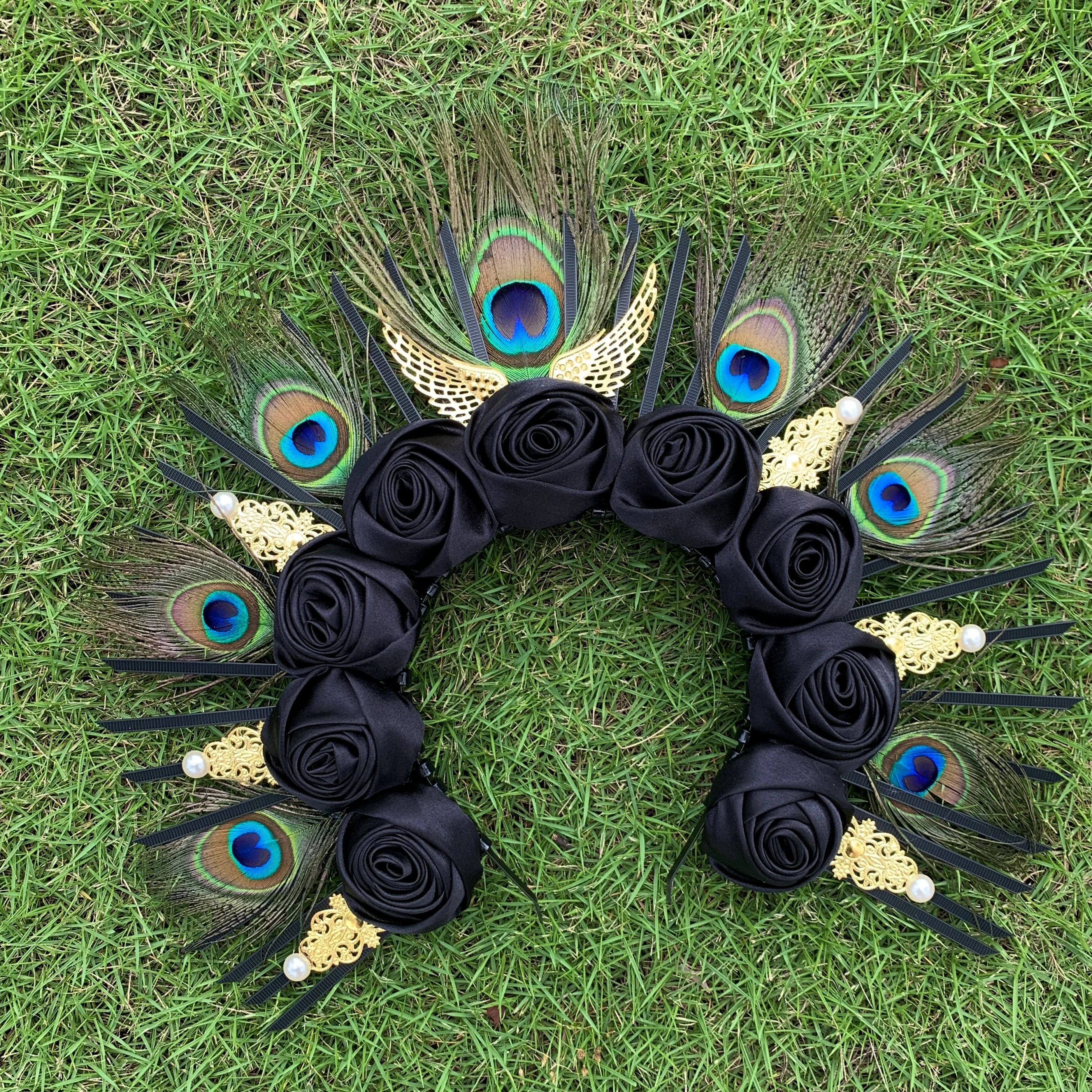 Diadema dorada con plumas de pavo real infantil elegante para niña - imagen 4