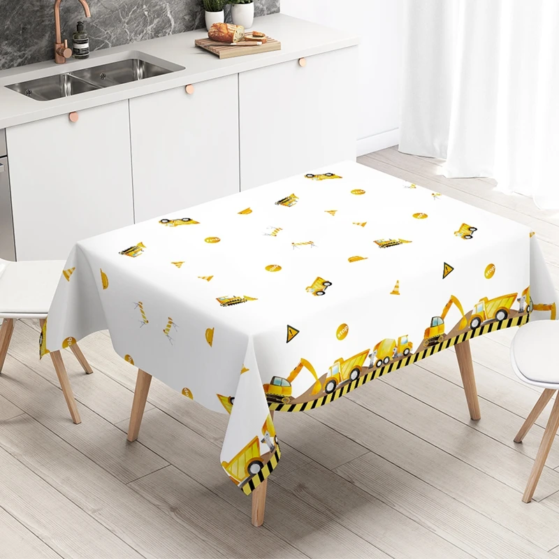 Mantel extendido sobre mesa de buffet para fiesta infantil