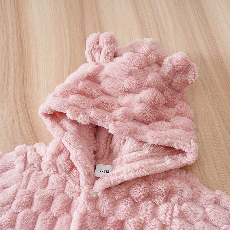 Pelele bebé recién nacido de franela de invierno rosa con capucha - imagen 4