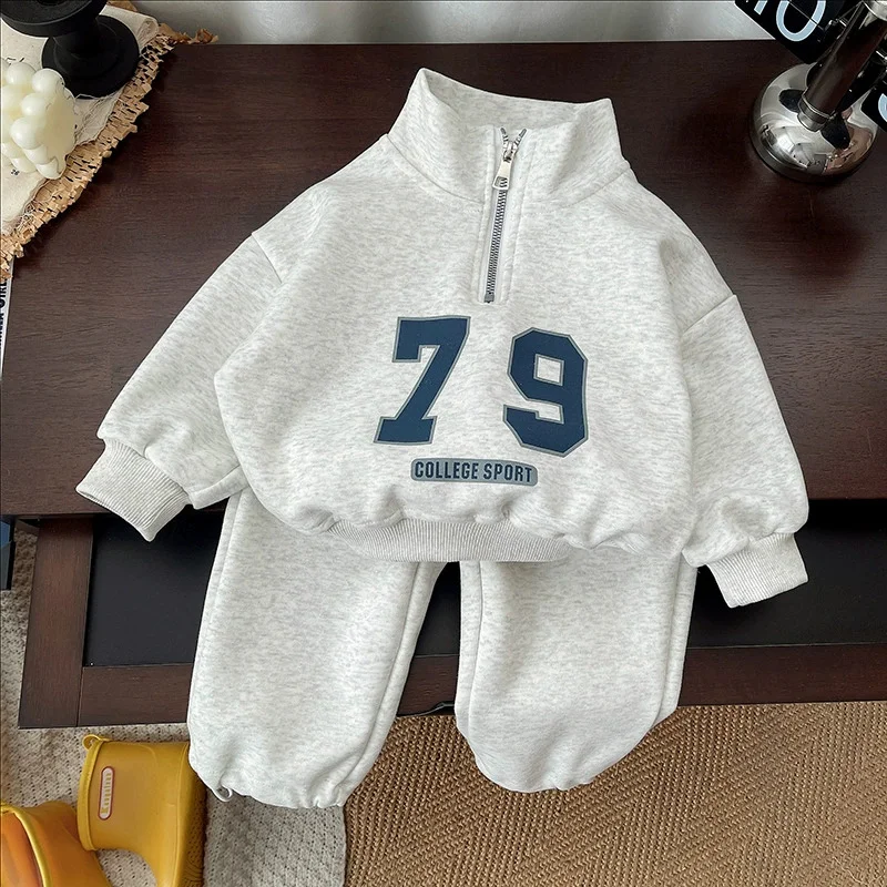 Conjunto otoño para bebé con jersey manga larga y media cremallera