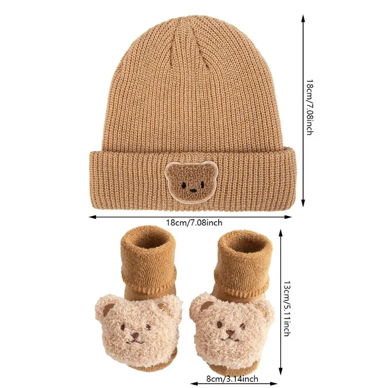 Conjunto bebé de punto con osito: jersey, gorro y calcetines - imagen 4