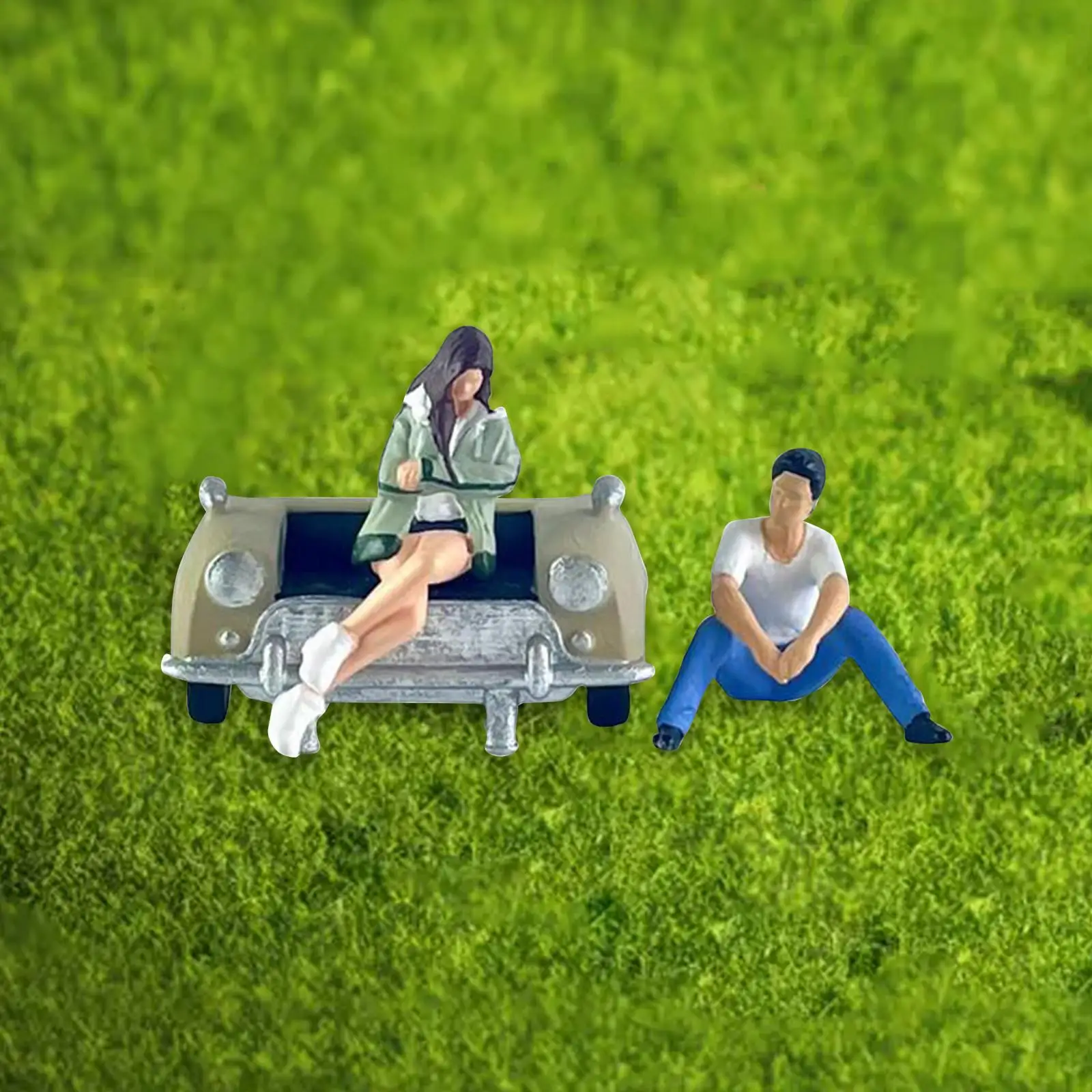 2 Pieces 1:64 Camping Boys Girls Model Train Park Street People Figures Tiny People Model for Dollhouse Miniature Scene Ornament