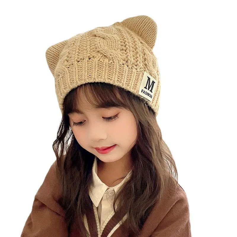 Gorro con orejas de gato tejido a mano, emblema M de felpa, gorro cálido de invierno para niños, gorro de ganchillo con protección térmica para orejas de gatito Kawaiii - imagen 4