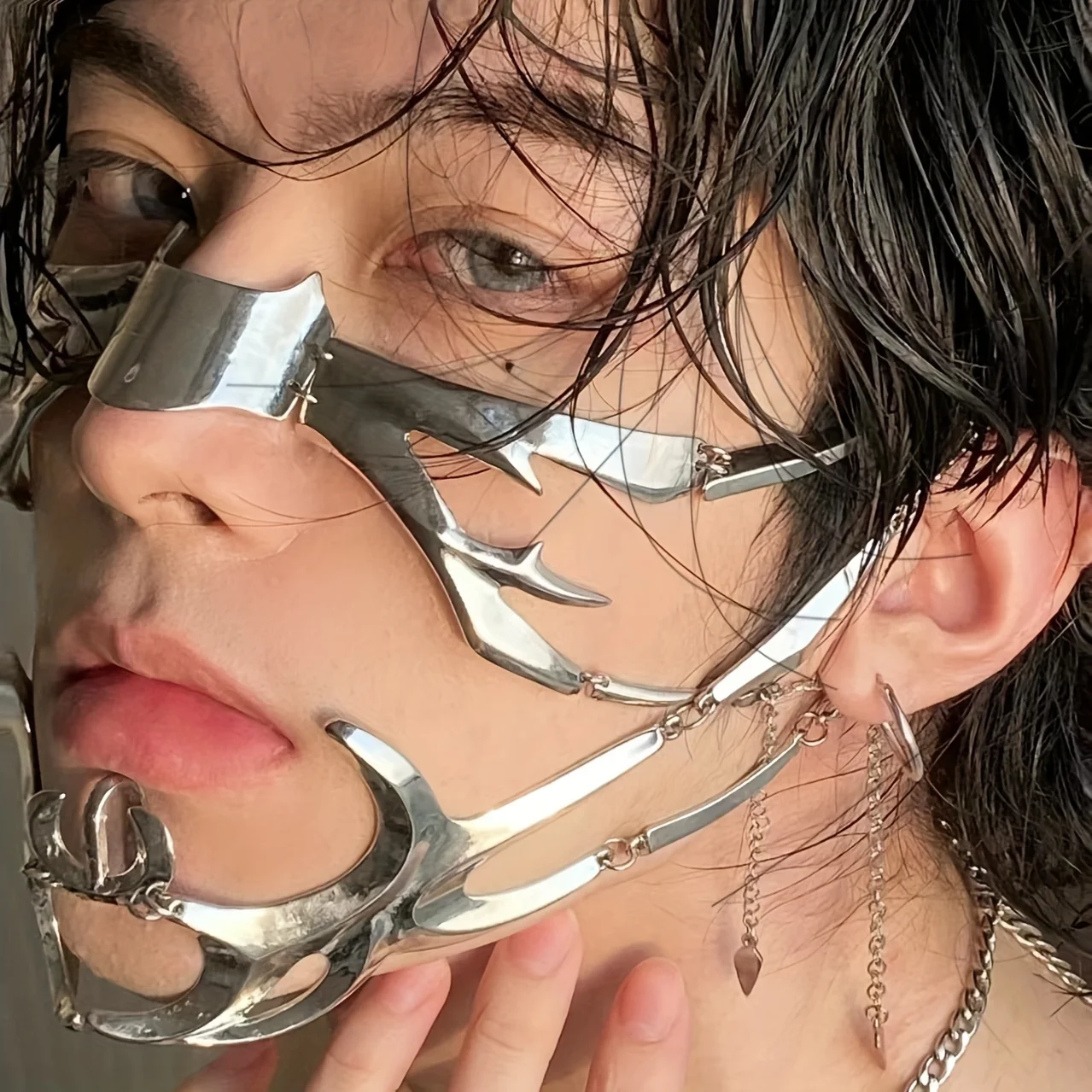 Máscara de metal con diseño de nicho, sensación mecánica, forma especial, decoración facial ajustable, accesorios para las orejas, máscara para juegos de rol