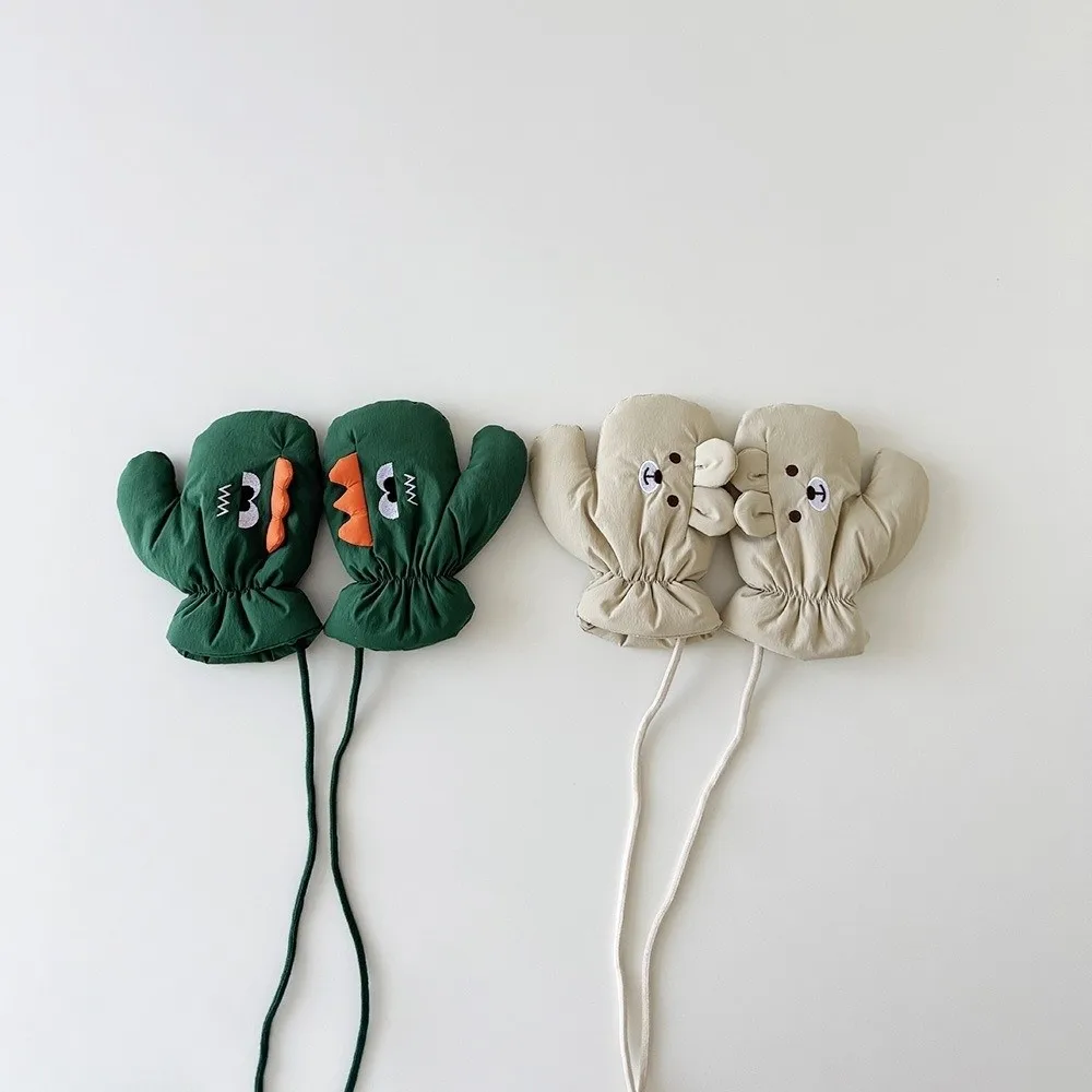 Nuevos guantes bonitos de oso de dibujos animados con dedos completos, guantes cálidos gruesos a prueba de frío, manoplas a prueba de viento para invierno