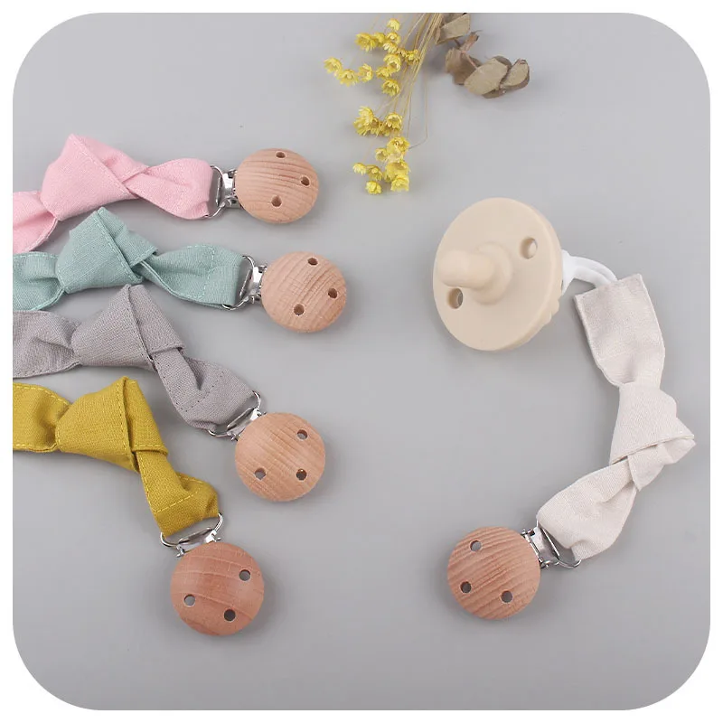 Clip de madera natural para chupete seguro y mordible infantil - imagen 3