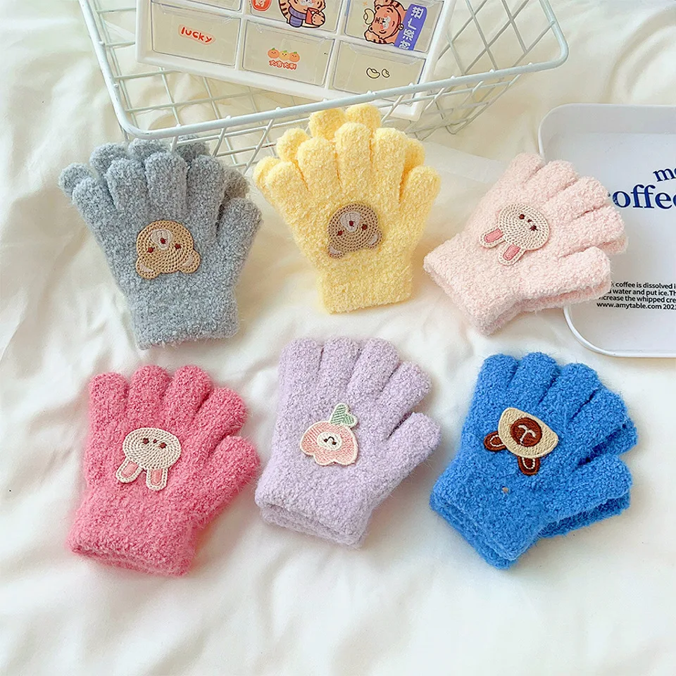 Guantes bonitos de dibujos animados para niños, guantes cálidos de cinco dedos para bebés Kawaii de otoño e invierno, guantes de felpa de Color sólido, mitones de 1-3 años