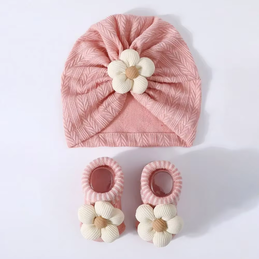 Conjunto gorro turbante floral y calcetines suaves para bebé - imagen 2