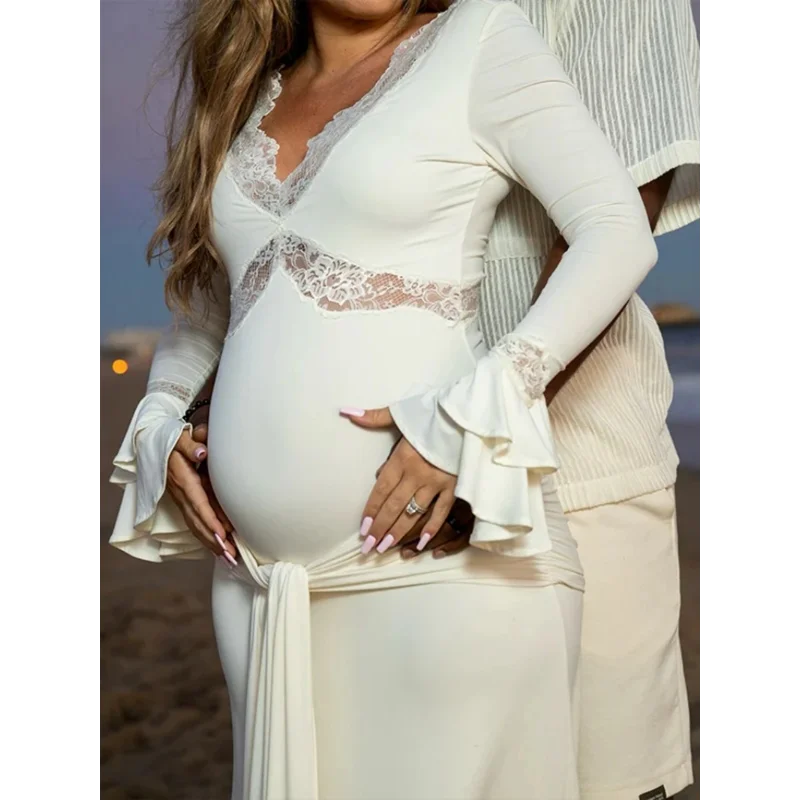 Vestido de maternidad con encaje blanco – Escote V y manga larga - imagen 5