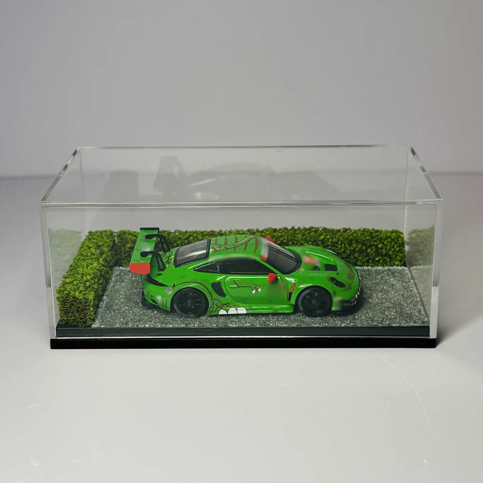 Estuche con diorama y herramientas de juego para niños