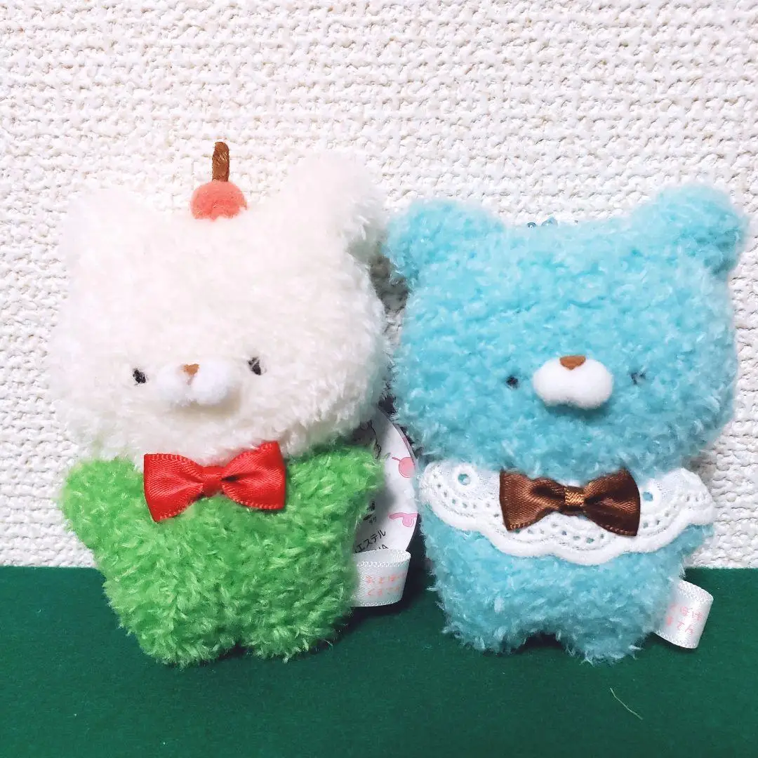 Peluches colgantes variados – Ositos y figuras de alimentos - imagen 4