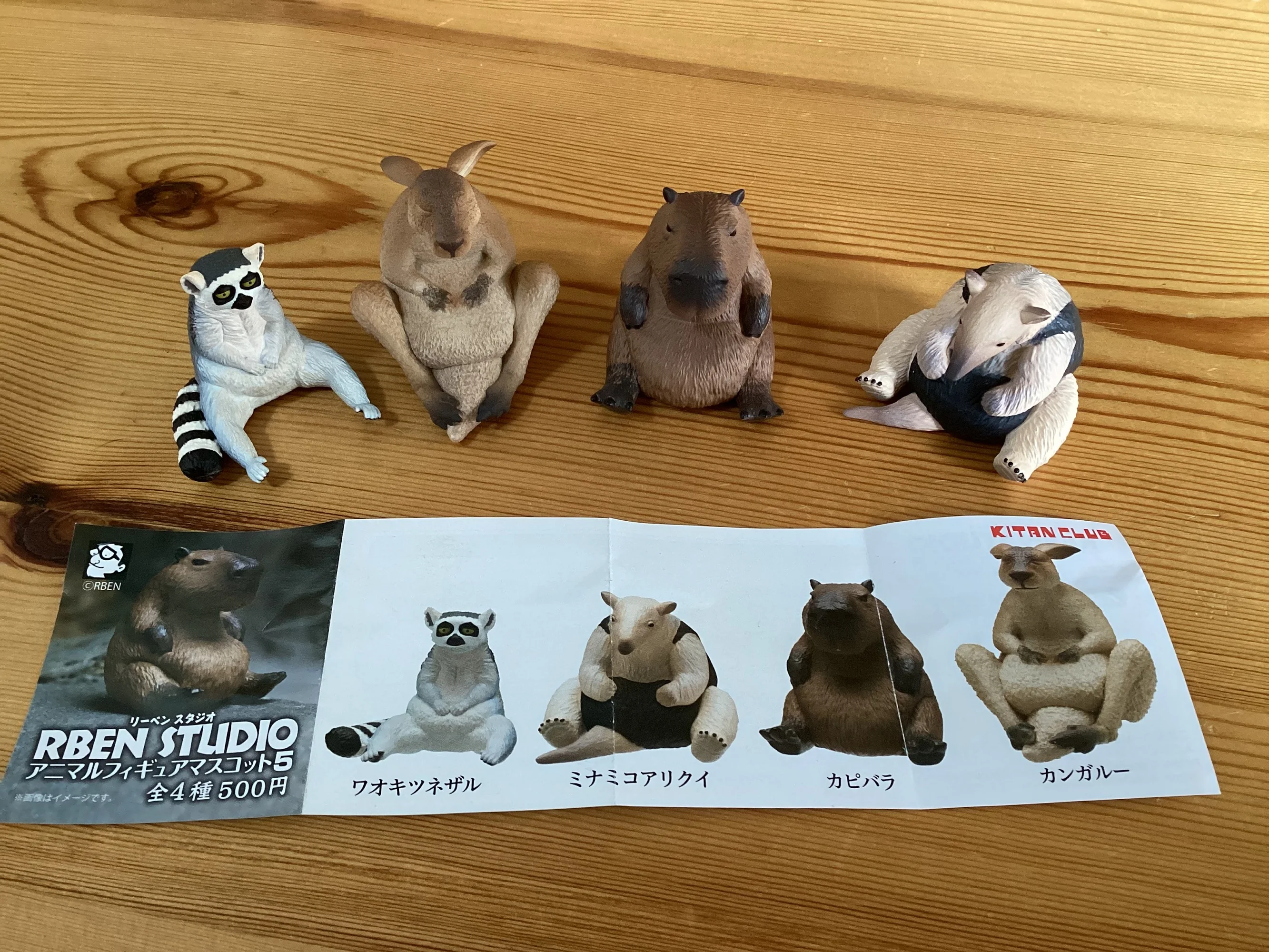 RBEN STUDIO Figura Capibara 5 Colas Juguete Coleccionable - imagen 5