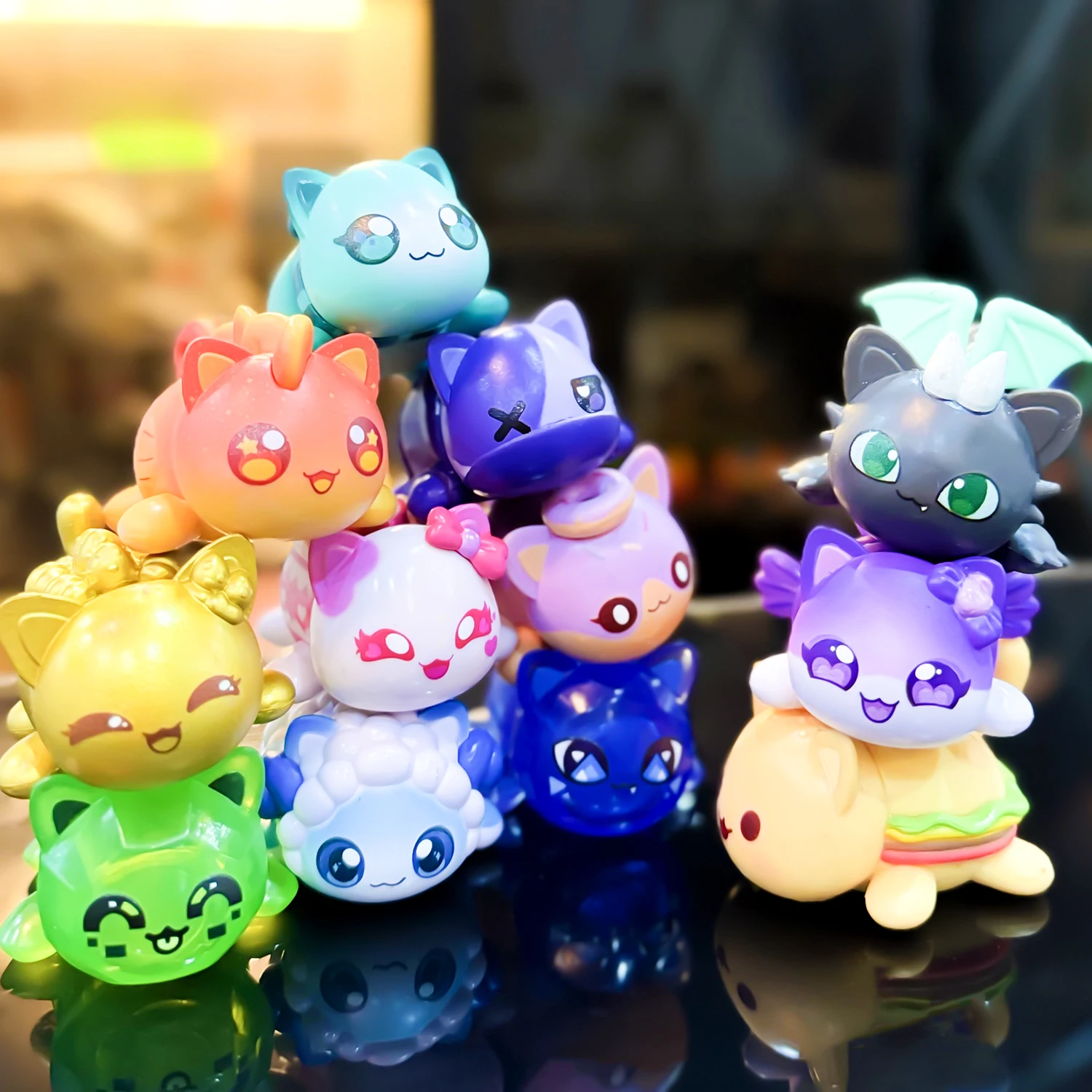 Nueva figura de dibujos animados de Anime, gato rosa y azul, hamburguesa de cristal, modelo de gatito, colección limitada rara, juguete para regalo para chico y adulto