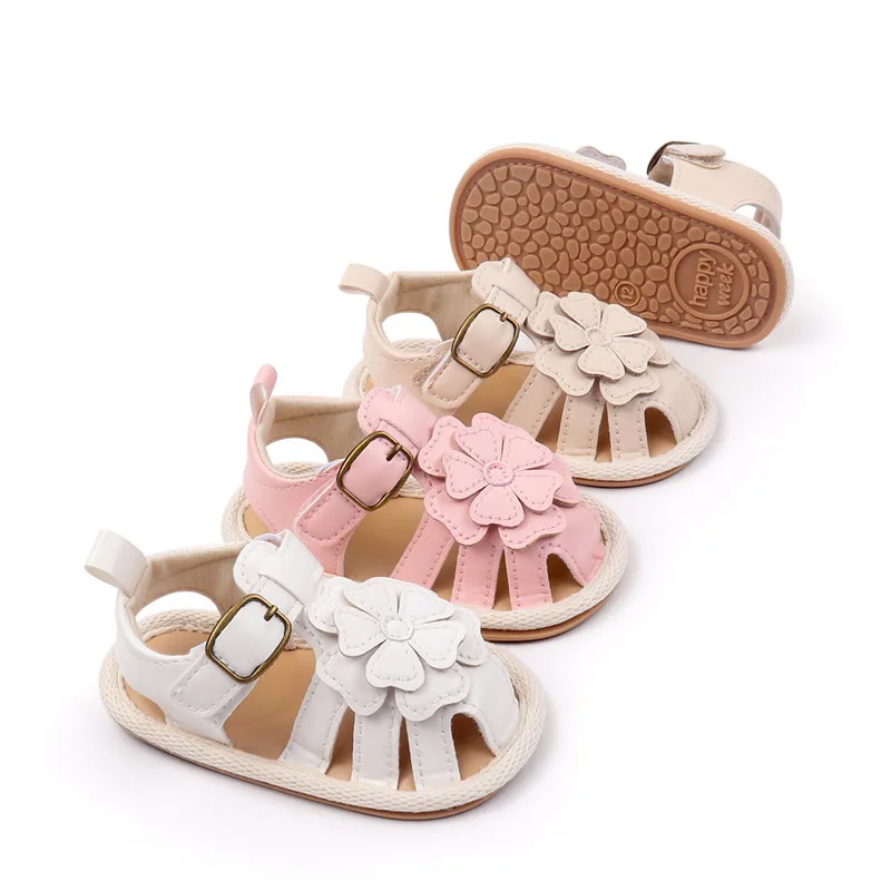 Sandalias para niñas, nuevos zapatos planos de verano para bebés, bonitos zapatos de cuna de PU con flores para primeros pasos para recién nacidos