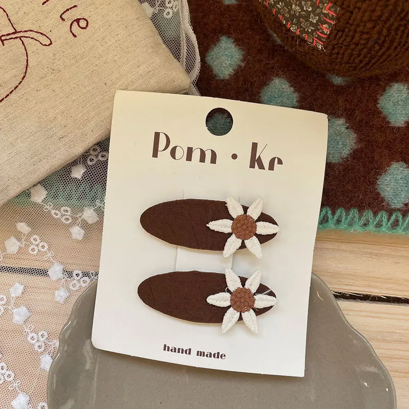 Pinzas para el pelo de bebé bordadas – Lazo floral caramelo suave - imagen 5
