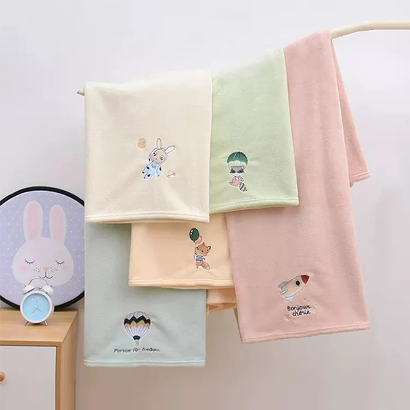 Toalla de baño supersuave para bebé, color sólido, bordada, terciopelo coral, albornoz para niños, novedad - imagen 5