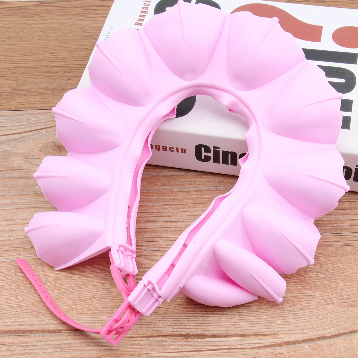 Gorro de lavado de pelo impermeable para bebé, Material Tpe, gorro de ducha ajustable suave para baño infantil, protección para los oídos, color rosa - imagen 5