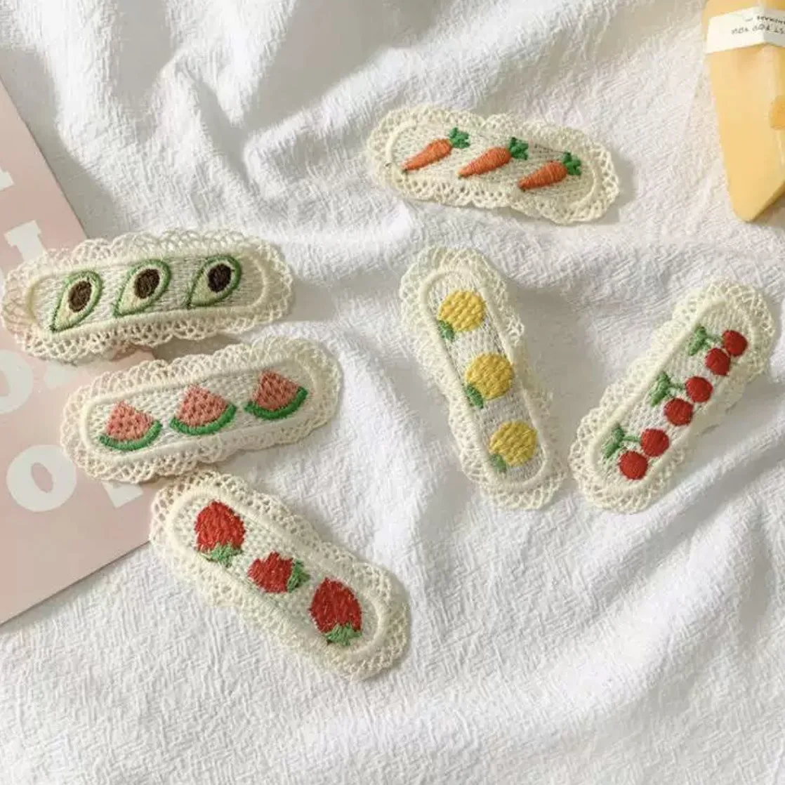 Sweeembroidery - Pinza de pelo con encaje de corazón para niña - imagen 2