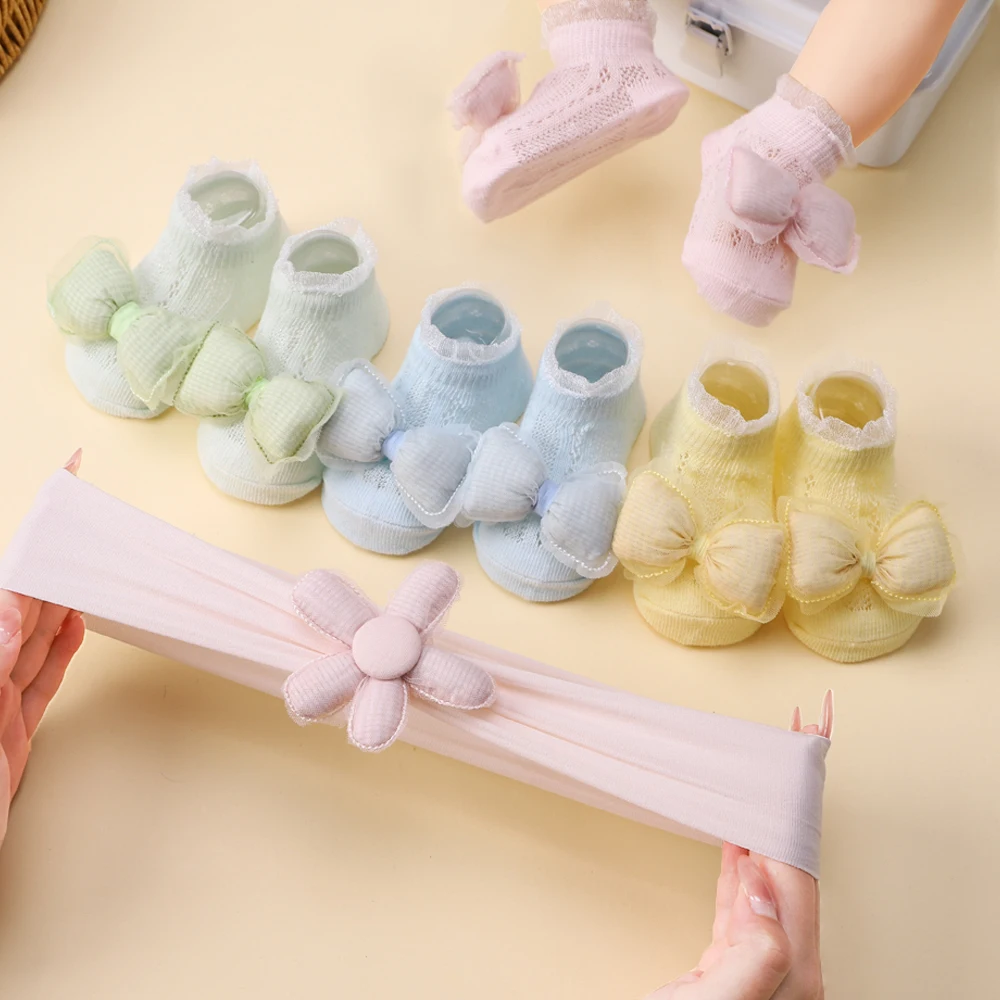 Set de diademas y calcetines de encaje color crema para recién nacido - imagen 5