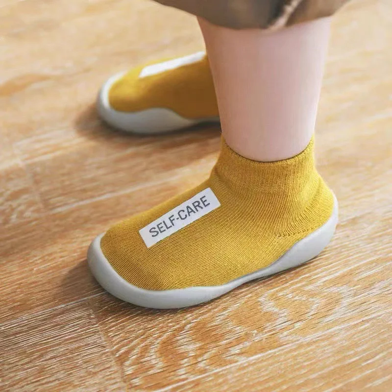 Zapatos antideslizantes de suela blanda para primeros pasos de bebé - imagen 3
