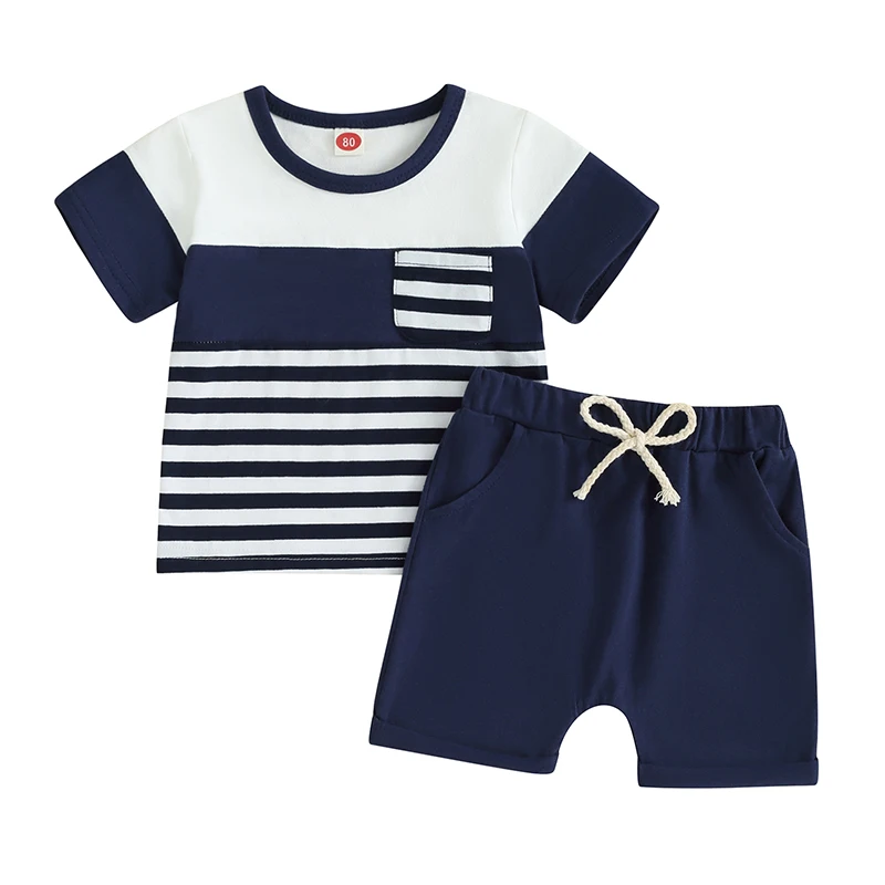Un shorts de camisa a rayas azul y blanca