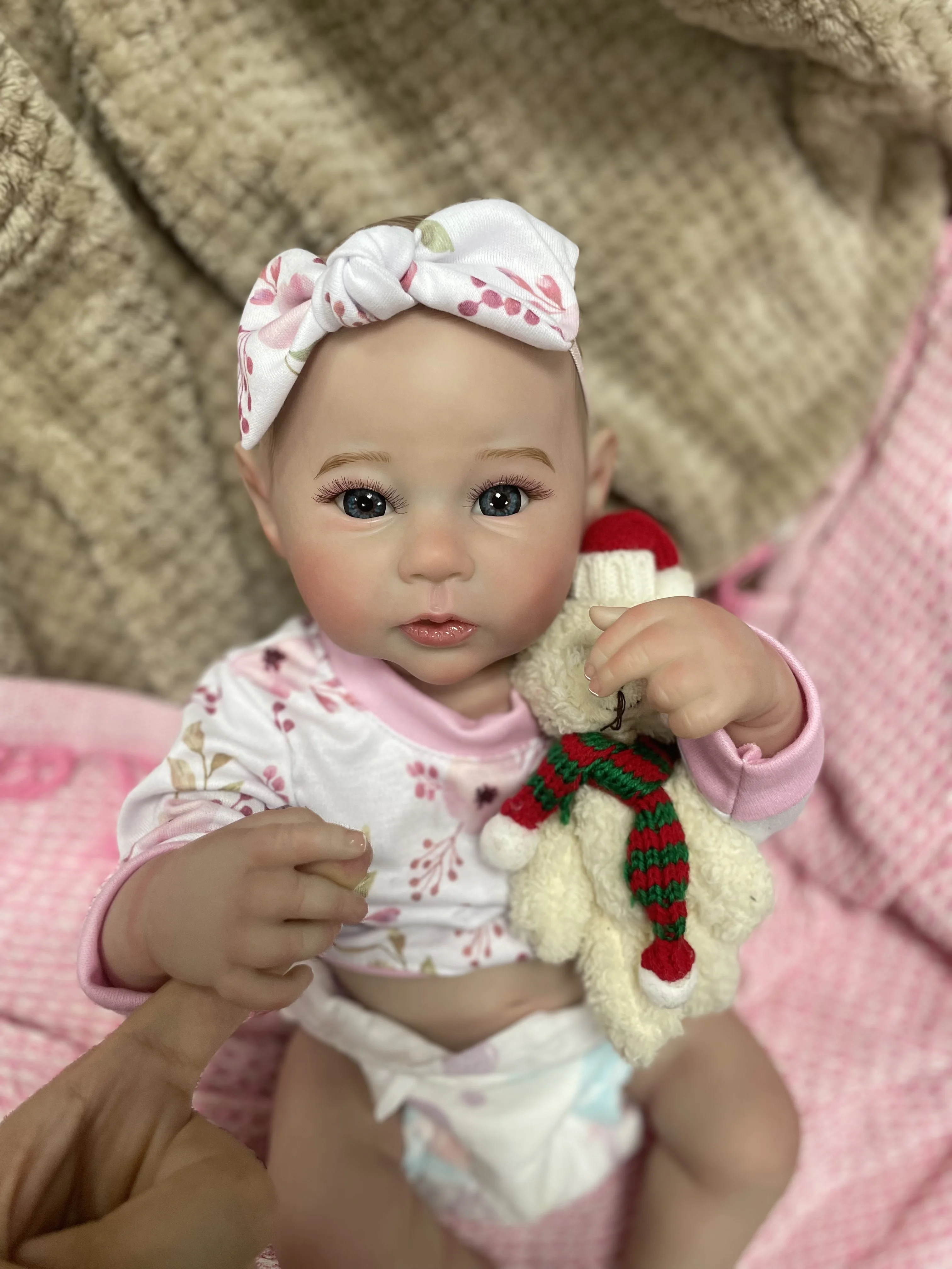 Muñeca reborn realista de vinilo y silicona – Acabado artesanal - imagen 4