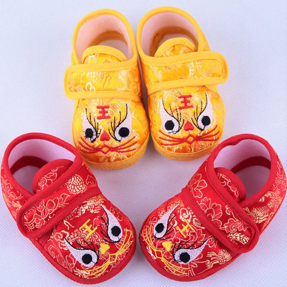 1 par de zapatos de bebé bordados con patrón de cabeza de tigre, zapatos infantiles antideslizantes y cálidos, ropa informal cómoda y elegante - imagen 4
