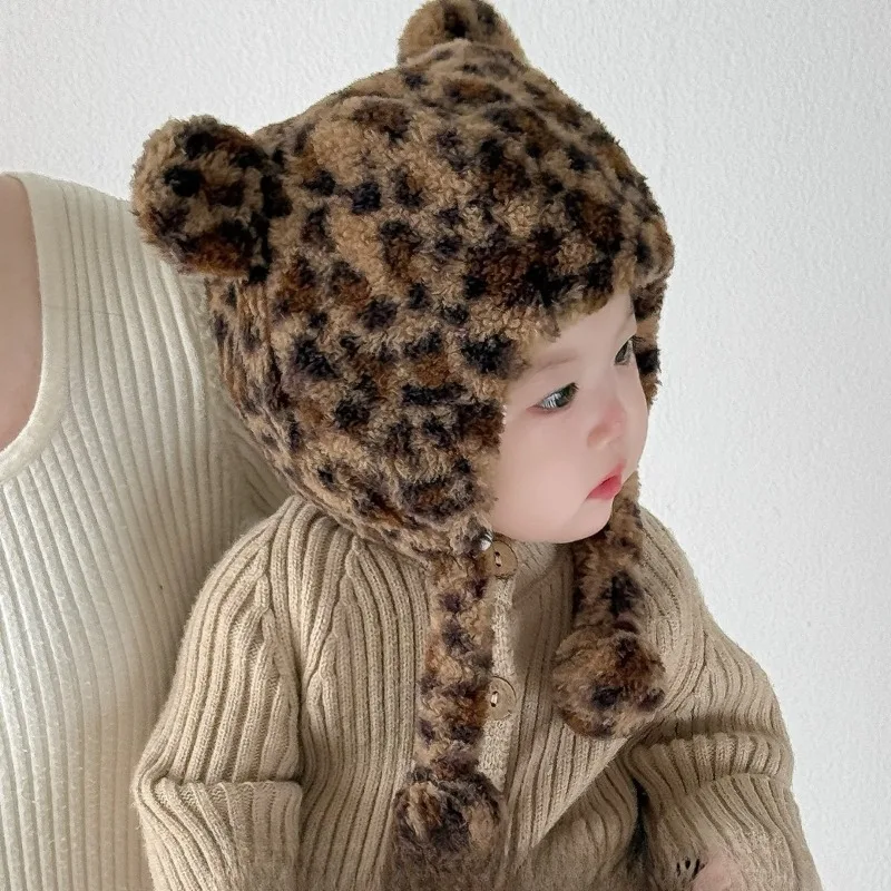 Gorro Lei Feng con orejas y estampado de leopardo bonito de estilo japonés: gorro grueso con forro polar y pompón, resistente al viento y cálido para niñas - imagen 2
