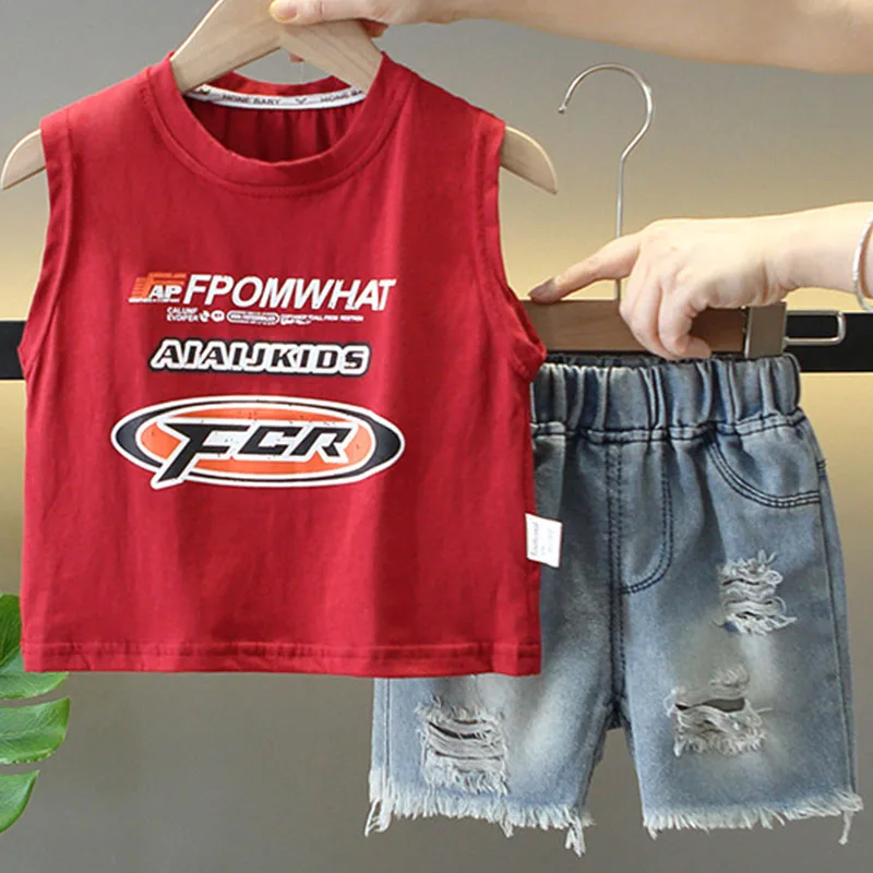 Ropa de verano de 2 piezas para niño pequeño, Tops negros sin mangas con letras a la moda coreana para bebé + pantalones cortos con agujeros de mezclilla, ropa de Boutique para niño B010 - imagen 2