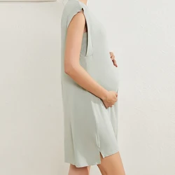 Vestido premamá de verano con mangas volantes