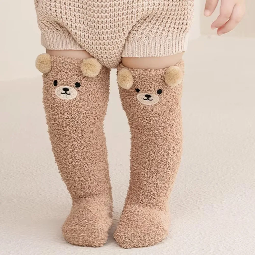Calcetines con diseño de oso de dibujos animados de alta calidad, calcetines cálidos de terciopelo Coral para bebés, calcetines gruesos con protección para la rodilla para 0-5 años - imagen 3