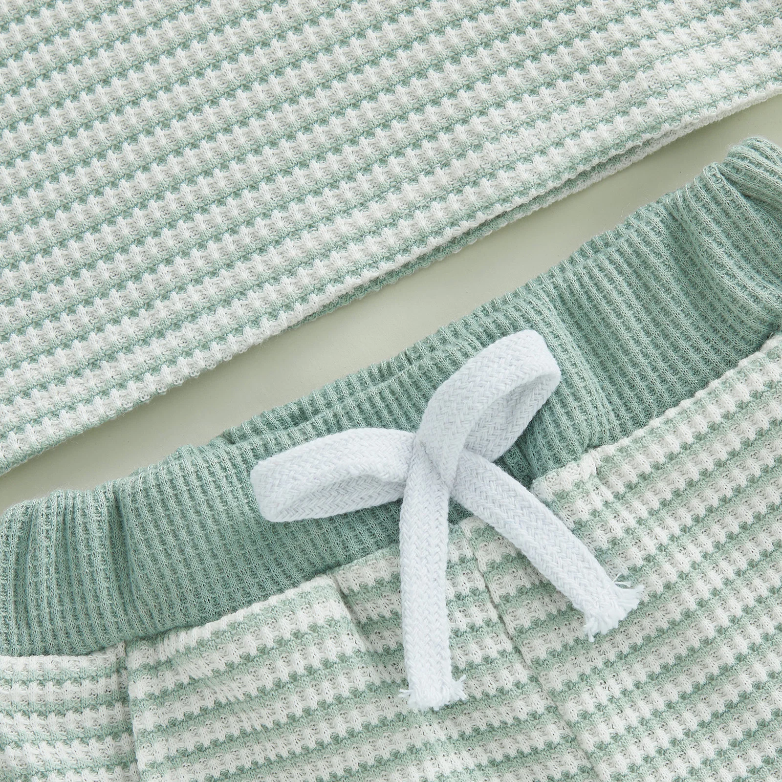 Conjunto verano niño con bordado letras rayas camiseta pantalones cortos - imagen 4