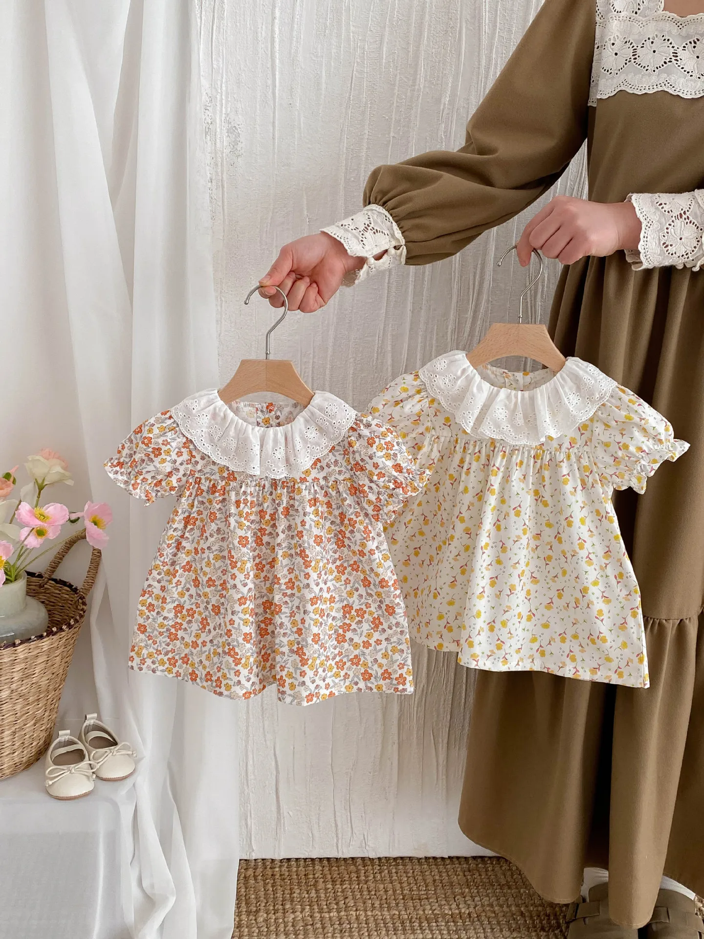 Vestido floral de princesa para niña – manga corta con encaje y cuello loto - imagen 2