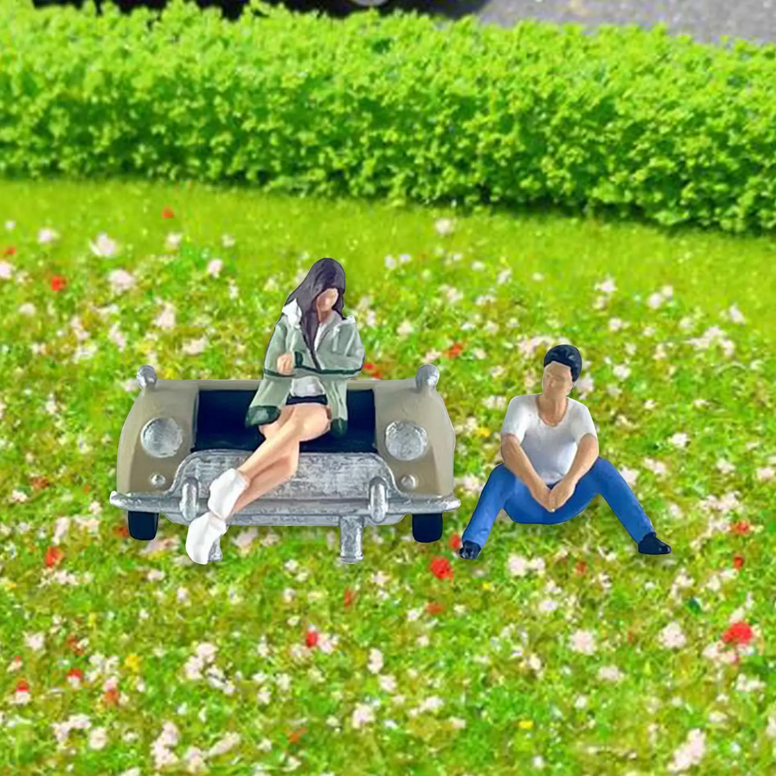2 Pieces 1:64 Camping Boys Girls Model Train Park Street People Figures Tiny People Model for Dollhouse Miniature Scene Ornament