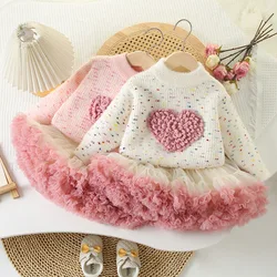 Conjunto suéter con corazón tridimensional y falda de tul para niña