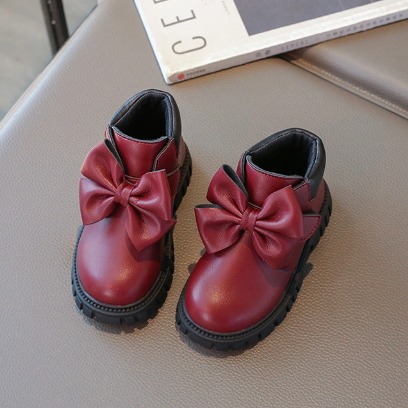 Botas de cuero para niñas, botas cortas con lazo a la moda para niños, botines de princesa versátiles de suela suave, zapatos antideslizantes para niños 2024 - imagen 3