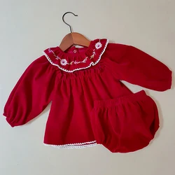 Traje navideño de terciopelo para bebé con blusa de encaje floral