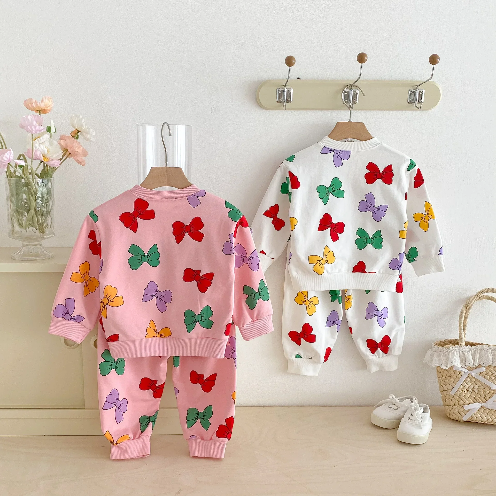MILANCEL-Conjunto de ropa para niños de 1 a 6 años, sudadera con capucha con estampado de lazo colorido, conjunto de ropa para niñas, sudadera con capucha con cuello redondo y pantalones, conjunto de 2 uds. - imagen 3