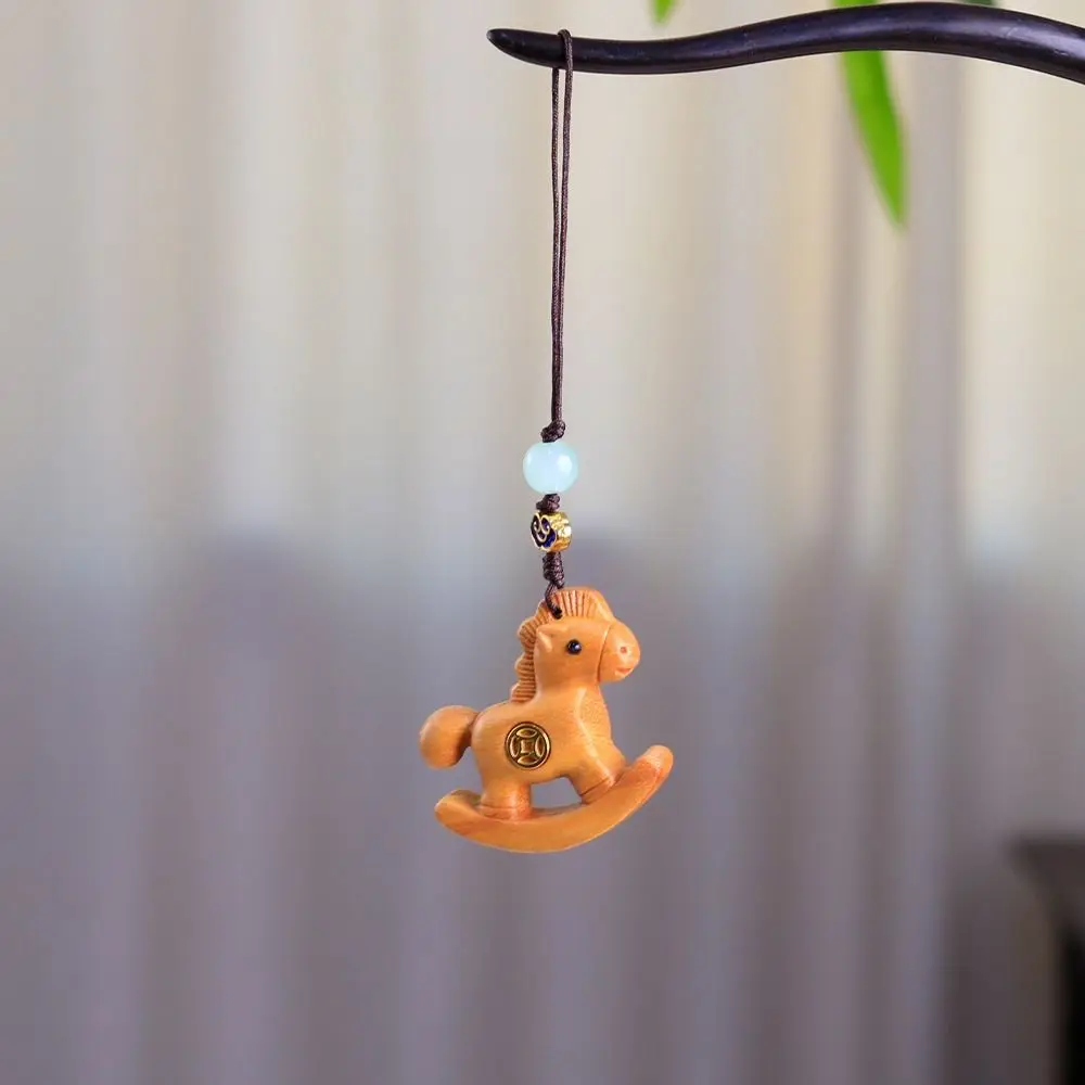 Llavero de madera caballo artesanal para móvil – zodíaco año suerte - imagen 3