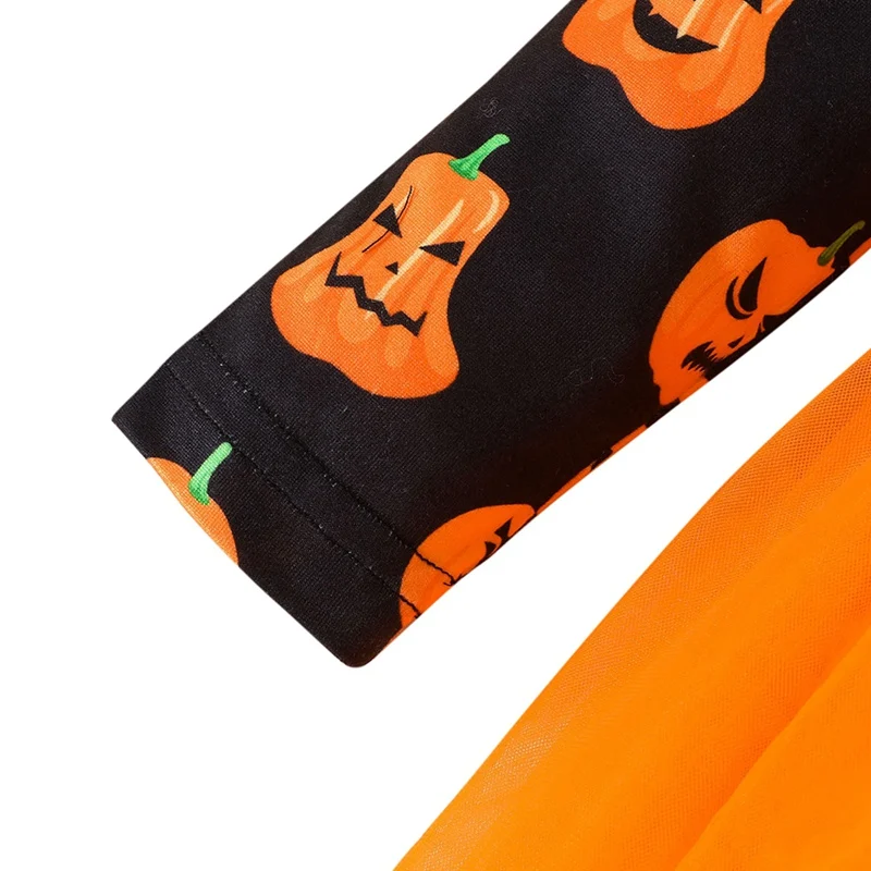 Una camisa negra y naranja con calabazas