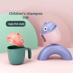 Taza de baño bebé con boquilla tipo ducha anti salpicaduras