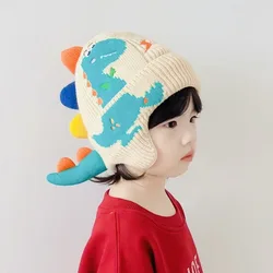 Gorro dinosaurio bebé con orejeras – tejido cálido para invierno