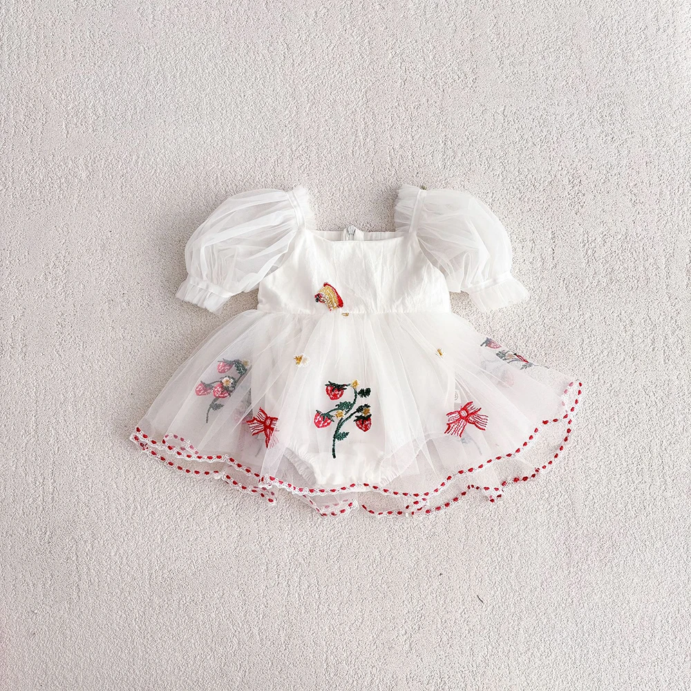 Vestido infantil de niña con falda de malla y bordado de fresa - imagen 2